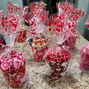 2/$10 VALENTINES CUPCAKE SOCKS❤️💝🩷